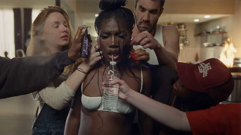 Doechii: nel video Anxiety un omaggio a Somebody That I Used To Know preview