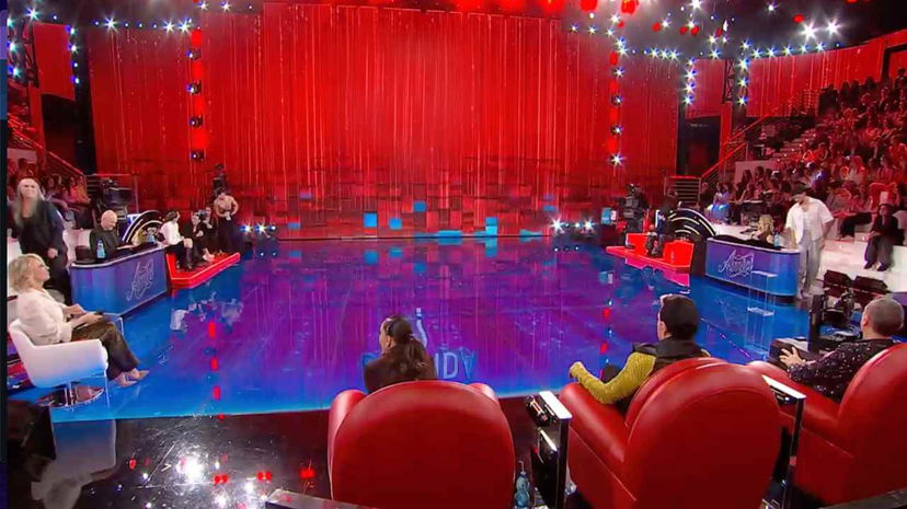 Ballottaggio di Amici con colpo di scena: “Si è alzato, è andato via” preview