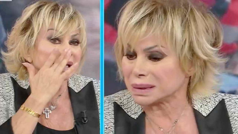 Carmen Russo in diretta piange per Papa Francesco preview