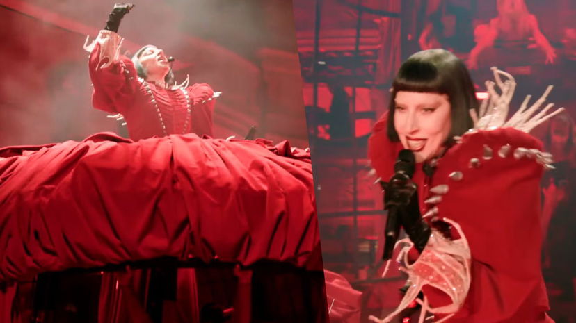 Lady Gaga, salta il microfono al Coachella: “Almeno sapete che canto live” preview