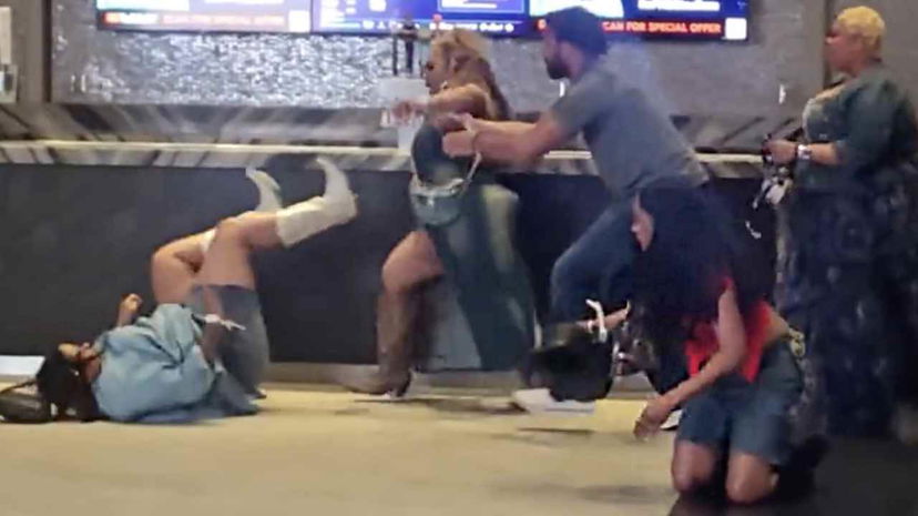 Rissa al concerto di Beyoncé, delle fan si picchiano allo stadio preview