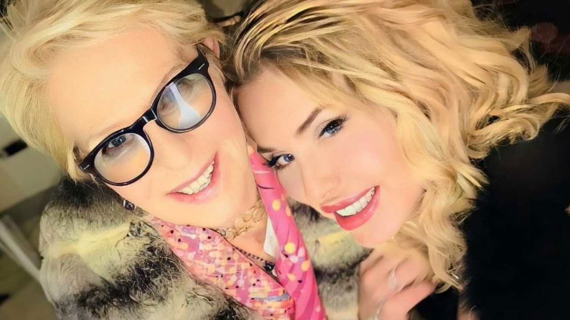 Valeria Marini su sua mamma Gianna Orrù: “Mi disse cose irripetibili” preview