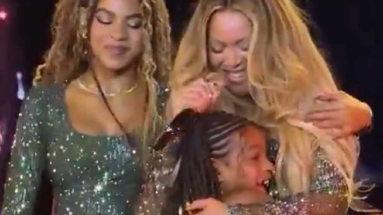 Beyoncé risponde agli haters e porta le figlie di 13 e 7 anni sul palco