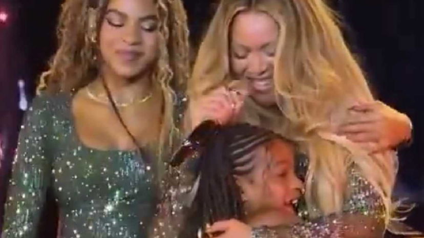 Beyoncé risponde agli haters e porta le figlie di 13 e 7 anni sul palco preview