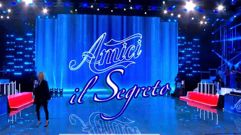 Drama Amici, esplode il gossip con un triangolo: “L’ex li ha beccati” preview