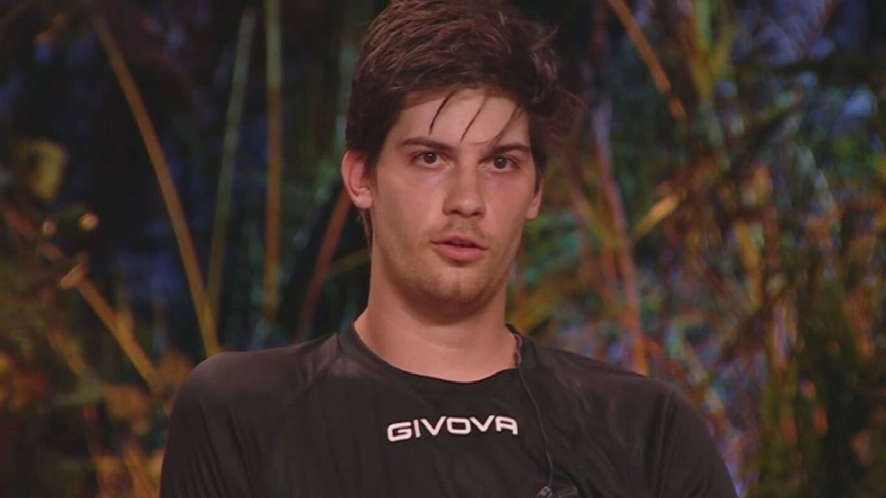 Lorenzo Tano spiazza: dietro al ritiro di due naufraghi c’è il suo zampino