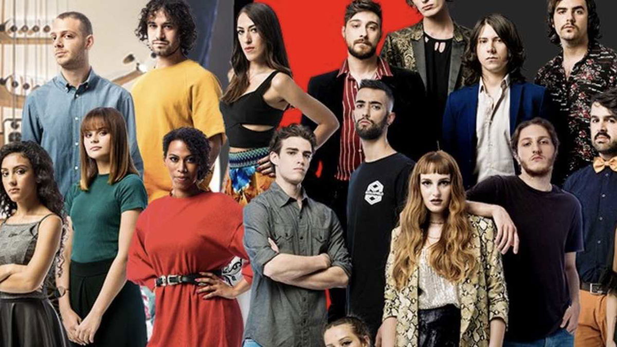 “Canti per 15 persone”, ex cantante di X Factor risponde all’hater article-post