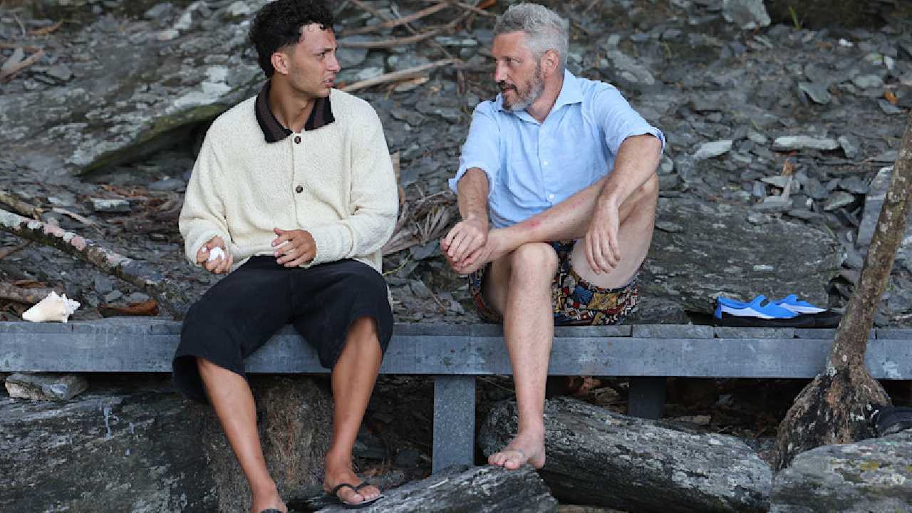 Fuochi spenti e leader esiliati, la produzione punisce i naufraghi per aver infranto il regolamento