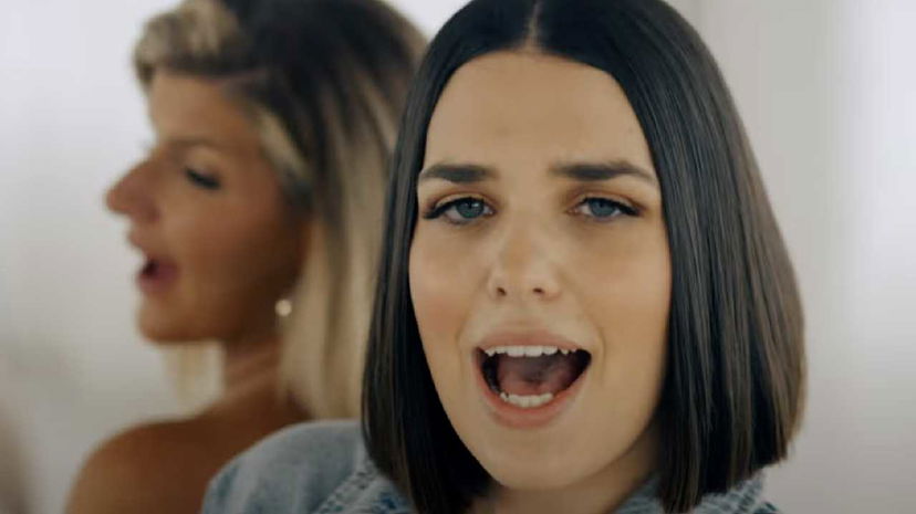 Vamos A Bailar di Paola e Chiara: arriva la versione tedesca di Maria Linda e Alisha preview