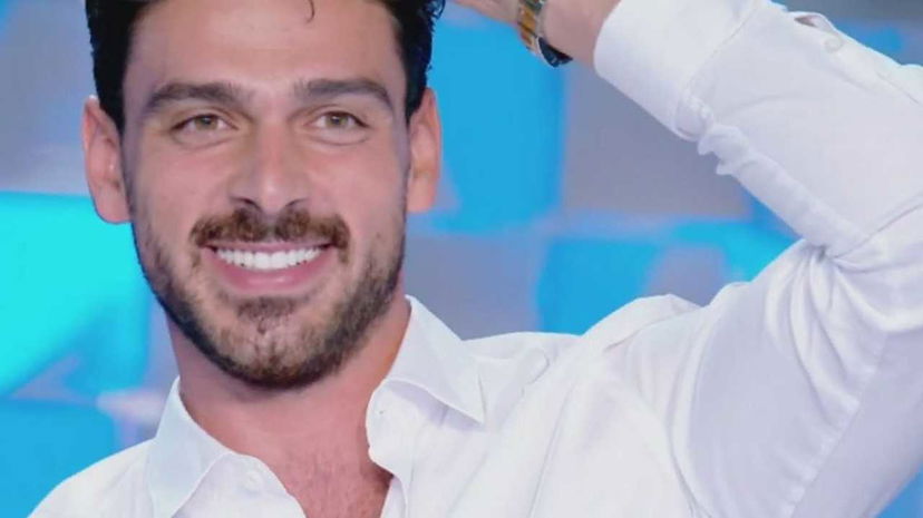 Michele Morrone si scaglia contro il cinema italiano e Luca Marinelli preview