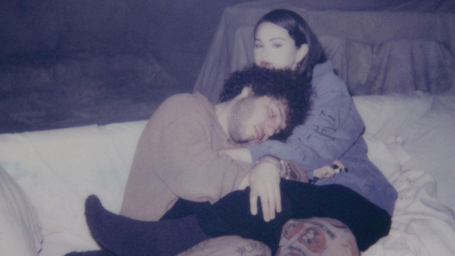 Selena Gomez e Benny Blanco in crisi a causa dell’assistente di lei?