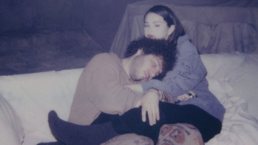 Selena Gomez e Benny Blanco in crisi a causa dell’assistente di lei? preview