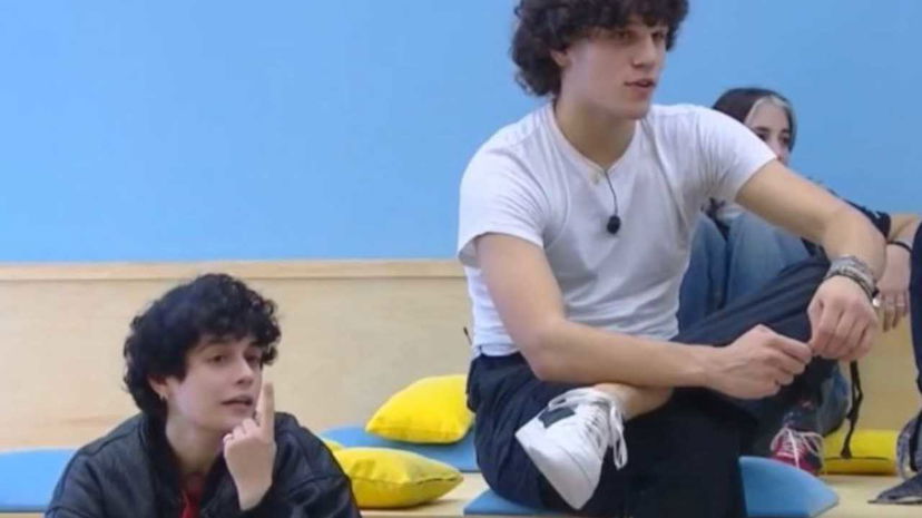 Senza Cri accusata di essere invidiosa e rosicona di Nicolò Filippucci: la replica preview