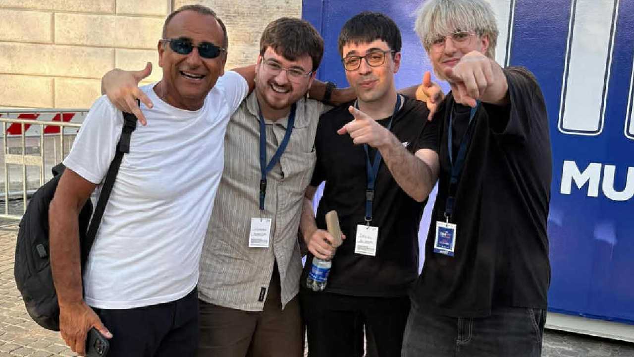 Carlo Conti e i FuckYourClique hanno fatto pace: cosa era successo