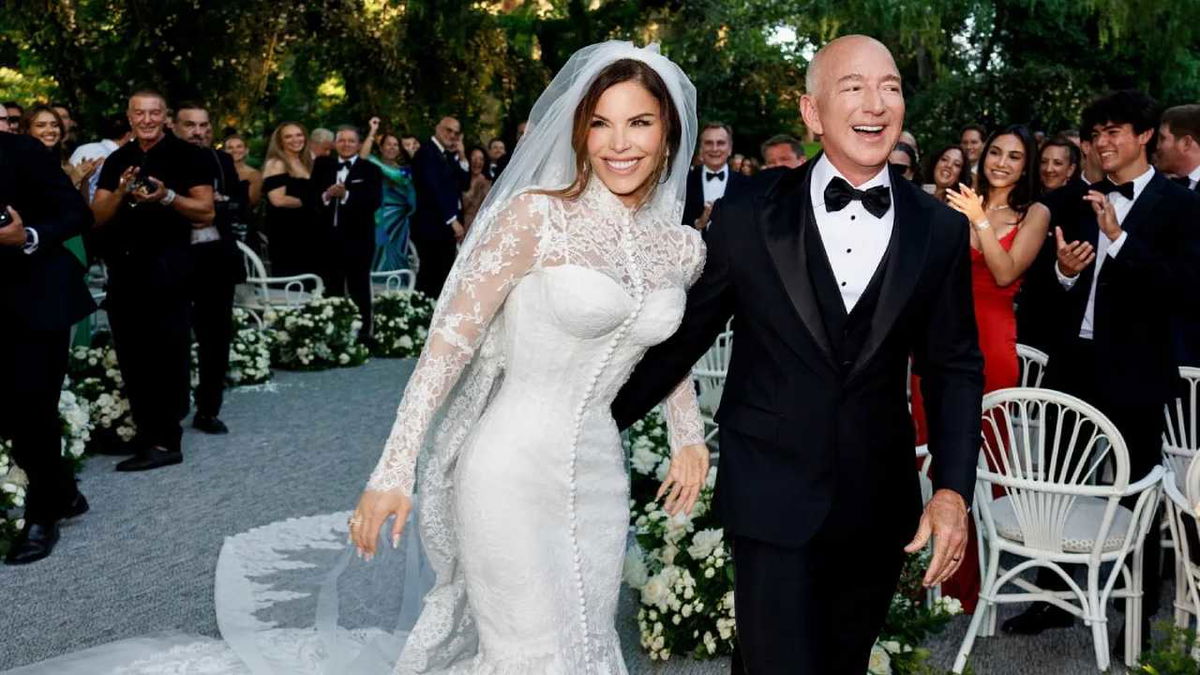 Jeff Bezos si è sposato e ha donato 3 milioni di euro a Venezia article-post