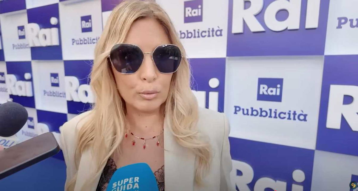 Selvaggia Lucarelli si rifiuta di rispondere a una sola domanda durante i Palinsesti Rai article-post