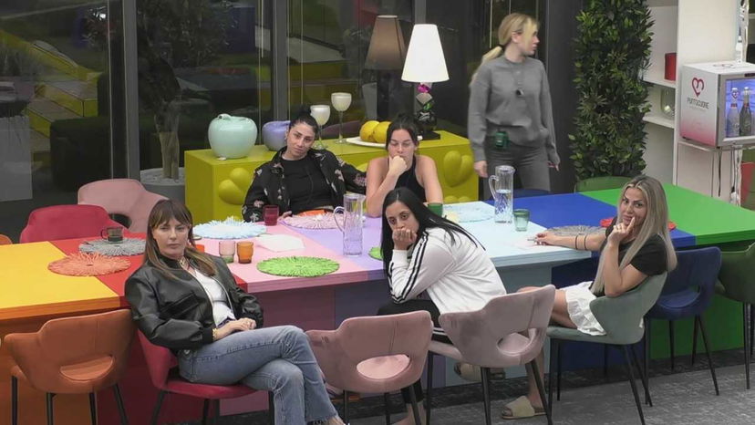 Due ex concorrenti di The Couple hanno iniziato un flirt segreto fra loro preview