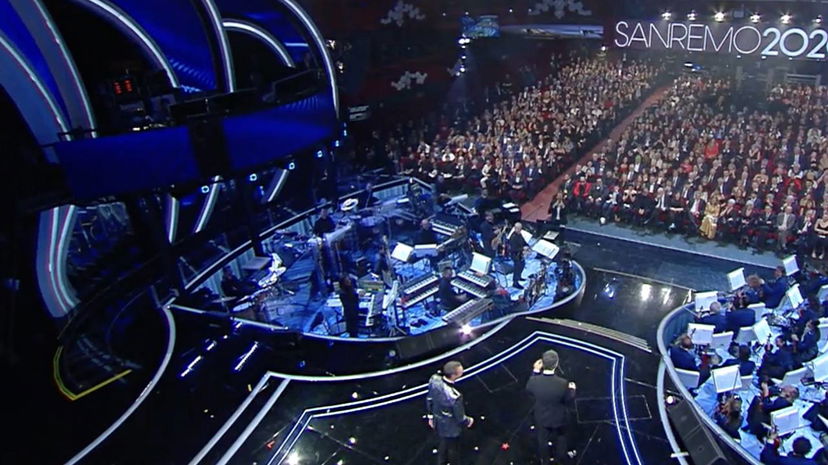 Artista di Sanremo confessa: “Festival traumatico, ora insegno padel” preview