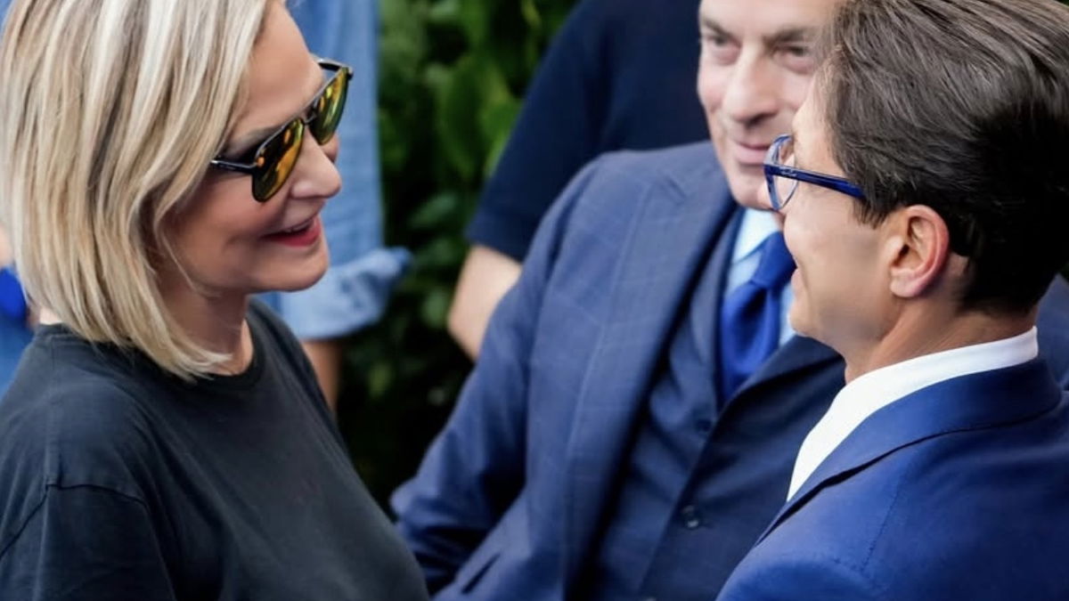Simona Ventura scrive a Pier Silvio Berlusconi article-post