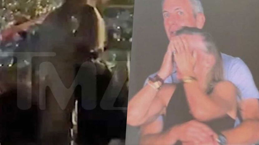 Gli amanti al concerto dei Coldplay: online un video più esplicito fatto a loro insaputa preview