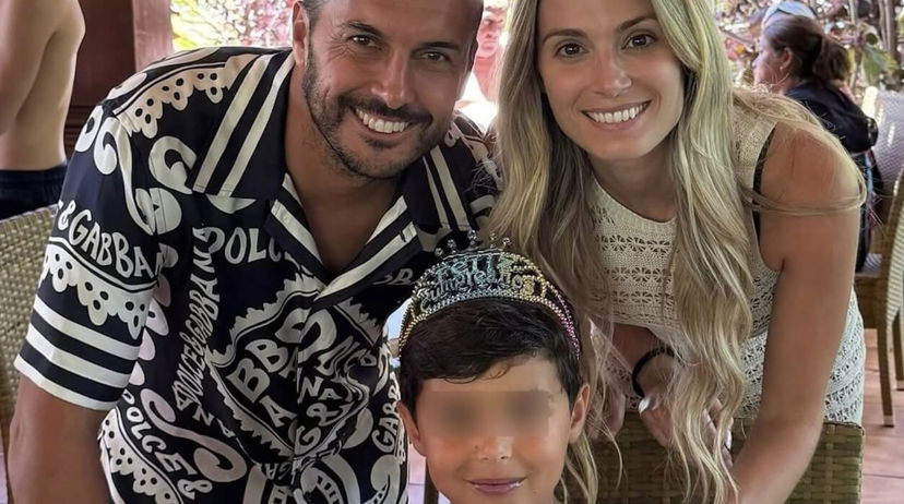 Il calciatore Pedro pubblica una foto del figlio con una tiara in testa: insultato preview
