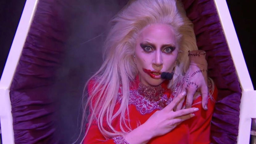 Dead Dance è il nuovo singolo di Lady Gaga: video girato da Tim Burton preview