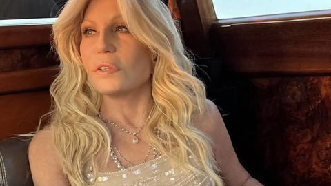 Donatella Versace quasi irriconoscibile: due medici svelano i segreti preview