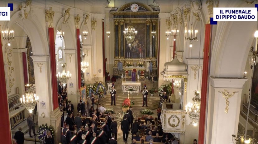 Funerali di Pippo Baudo, i colleghi presenti: ricordi e ultimo saluto preview