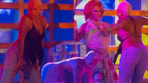 La mamma di Elodie si scatena sulle note di Tribale al Mamamia preview