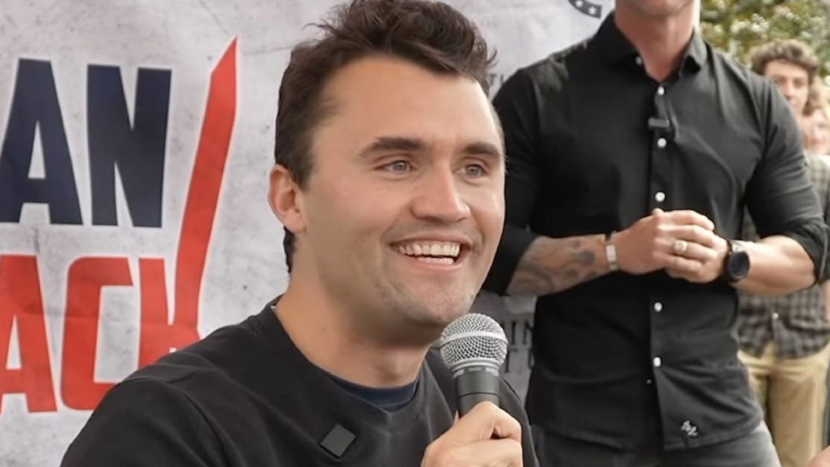 Charlie Kirk, colpito da spari l’influencer di destra durante un discorso article-post