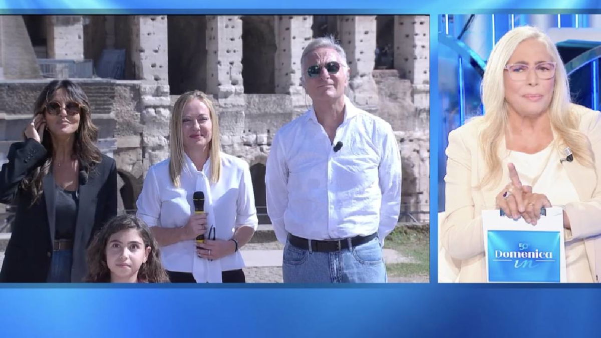 Meloni con Bonolis e Ferilli a Domenica In: scoppia la polemica e spunta un vecchio post della premier article-post