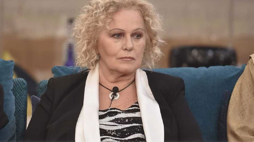 Katia Ricciarelli polemica dopo la lettura del testamento di Pippo Baudo: “La segretaria come i figli?” preview