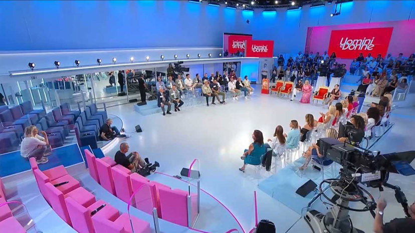 Uomini e Donne: presentata una nuova tronista nella registrazione di oggi 22 settembre preview