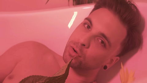 Alessio Bernabei si apre: “Ho avuto bisogno urgente di cure, ora sento il bisogno di raccontarmi” preview