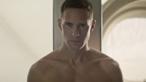 Alexander Skarsgard parla di “esperienze con uomini e donne” e delle scene più forti di Pillion preview