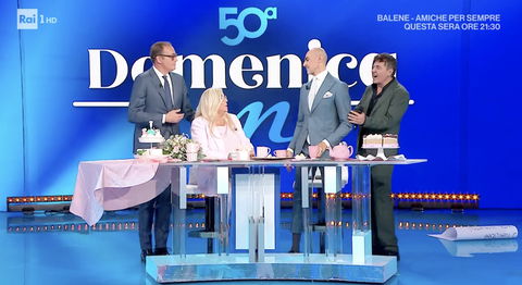 Domenica In, chaotic energy durante i titoli di coda: Enzo Miccio si arrabbia preview