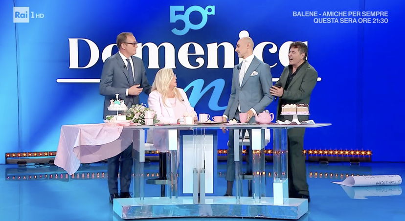 Domenica In, chaotic energy durante i titoli di coda: Enzo Miccio si arrabbia preview