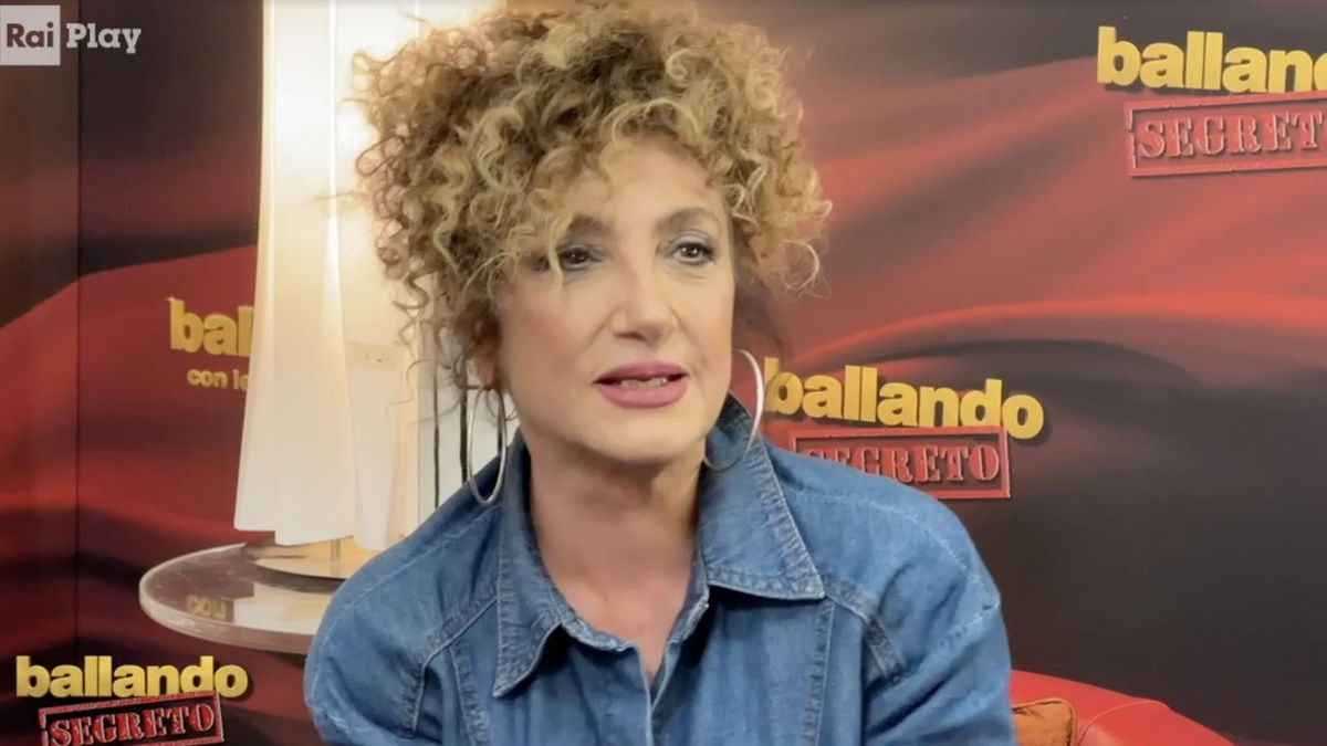Marcella Bella nera con la giuria di Ballando mostra un messaggio privato ricevuto da Barbara d’Urso article-post