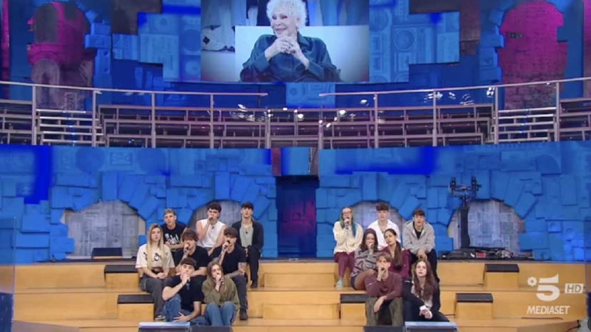 Amici 25, il bellissimo omaggio dei ragazzi a Ornella Vanoni preview