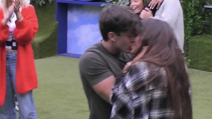 Anita e Jonas si baciano al Grande Fratello preview