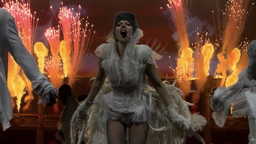 Fan svengono al concerto di Lady Gaga, lei ferma lo show preview