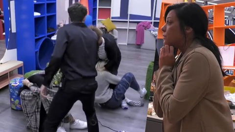 Lite al Grande Fratello, Francesca sbotta: “Mi hai tirata per i capelli” preview