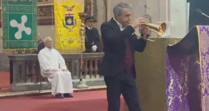 Paolo Fresu omaggia Ornella Vanoni al funerale suonando L’Appuntamento, il video preview