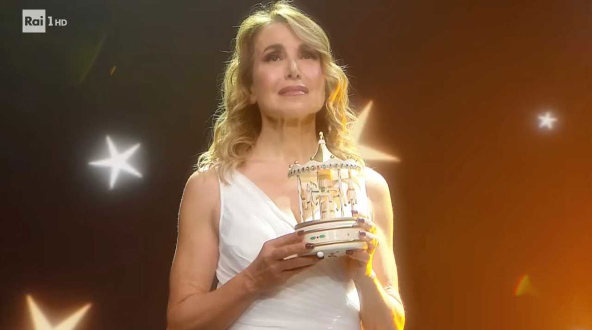 Infortunio per Barbara d’Urso a Ballando con le Stelle: “Spalla, trapezio e anca” article-post