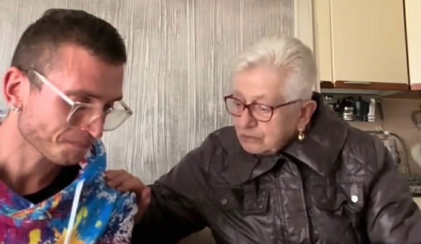 Nipote fa coming out con la nonna, la reazione di lei preview