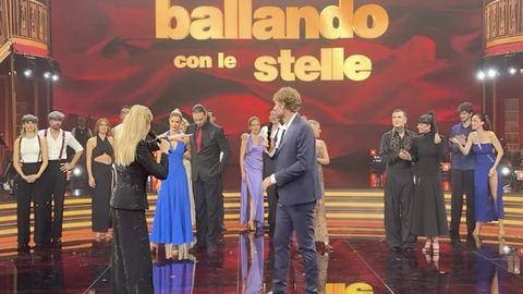 Due personaggi arrabbiati a Ballando e falsità dietro le quinte: retroscena di Lucarelli preview