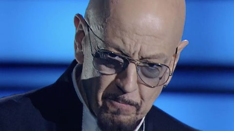 Enrico Ruggeri critica alcune giovani cantanti: “Spessore zero” preview