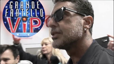 Fabrizio Corona fa un elenco, nomi di 100 ragazzi in Procura: “Testimonianze contro Signorini” preview
