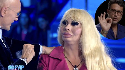 Ferruzzi e altre ex gieffine difendono Signorini dalle accuse di Corona: “Questa cosa puzza” preview