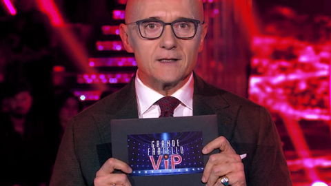 Grande Fratello Vip, la situazione dopo il Caso Signorini: “Mediaset ha congelato la posizione di Alfonso” preview